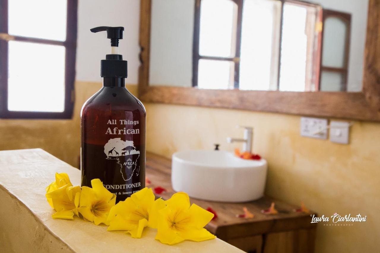 Moonshine Uroa Boutique Hotel Extérieur photo