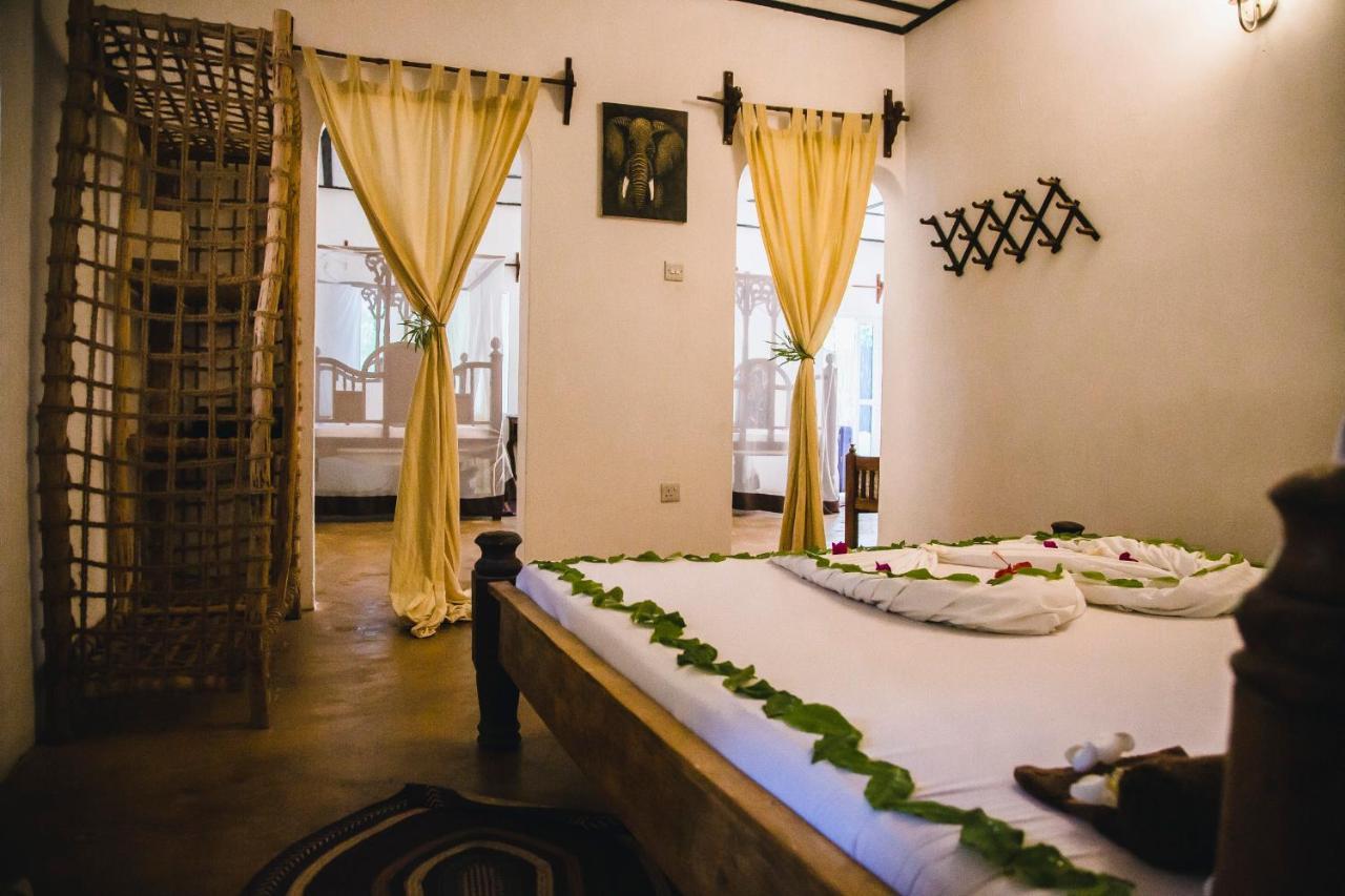 Moonshine Uroa Boutique Hotel Extérieur photo