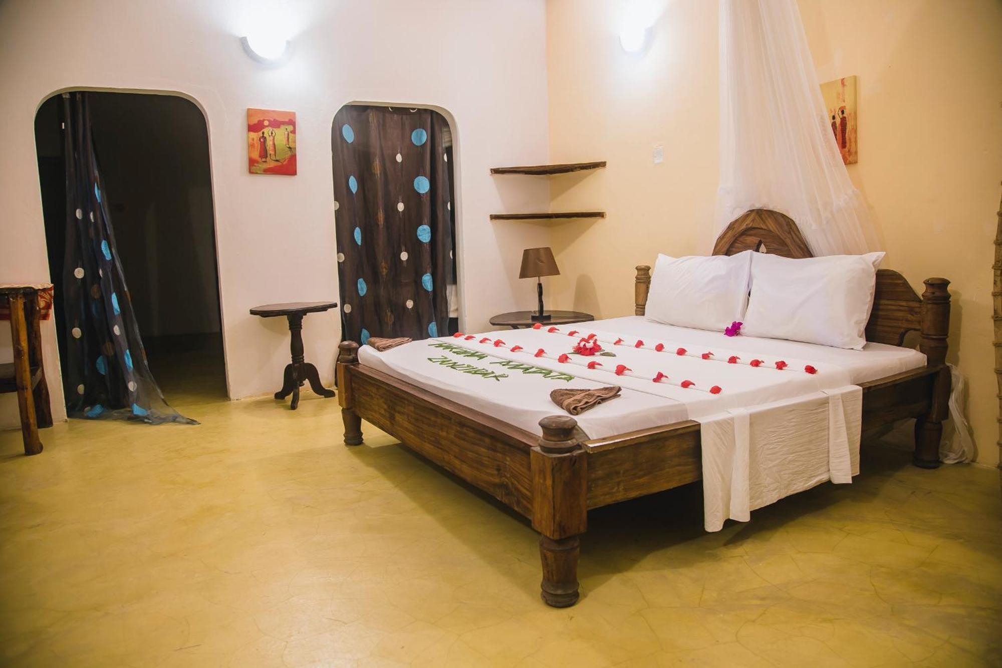 Moonshine Uroa Boutique Hotel Extérieur photo